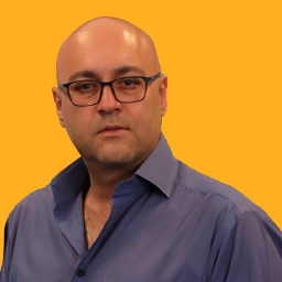 کمال مقدم